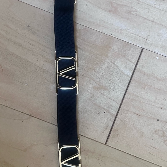 Women’s Elastic Logo-Accent Fashion Belt in Black with Gold Hardware